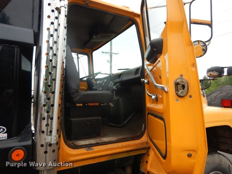 image for item IT9018 1991 Ford L8000  dump truck