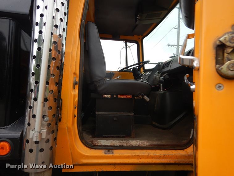 image for item IT9018 1991 Ford L8000  dump truck