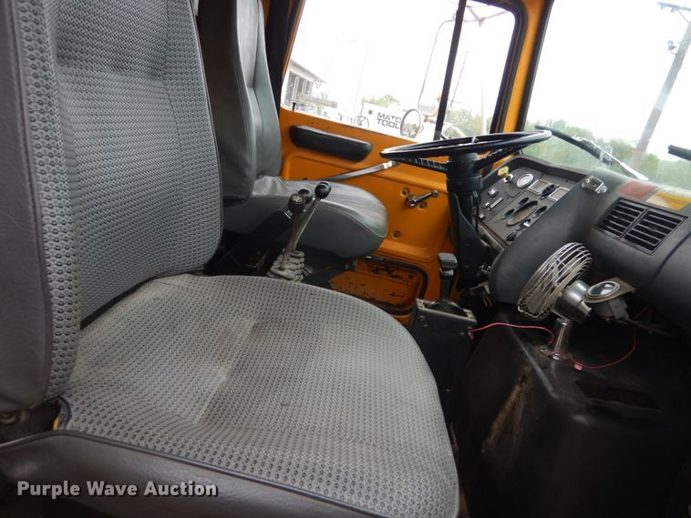 image for item IT9018 1991 Ford L8000  dump truck