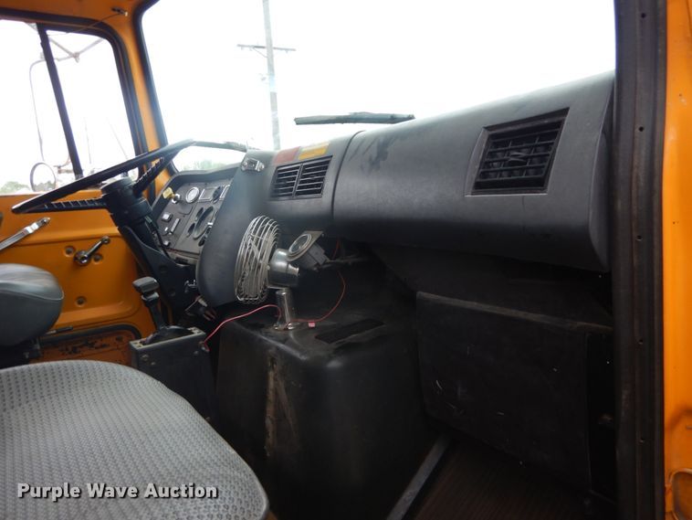 image for item IT9018 1991 Ford L8000  dump truck