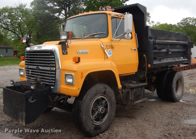 image for item IT9019 1990 Ford L8000  dump truck