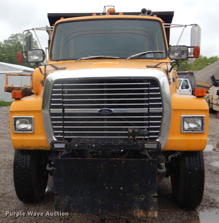 image for item IT9019 1990 Ford L8000  dump truck