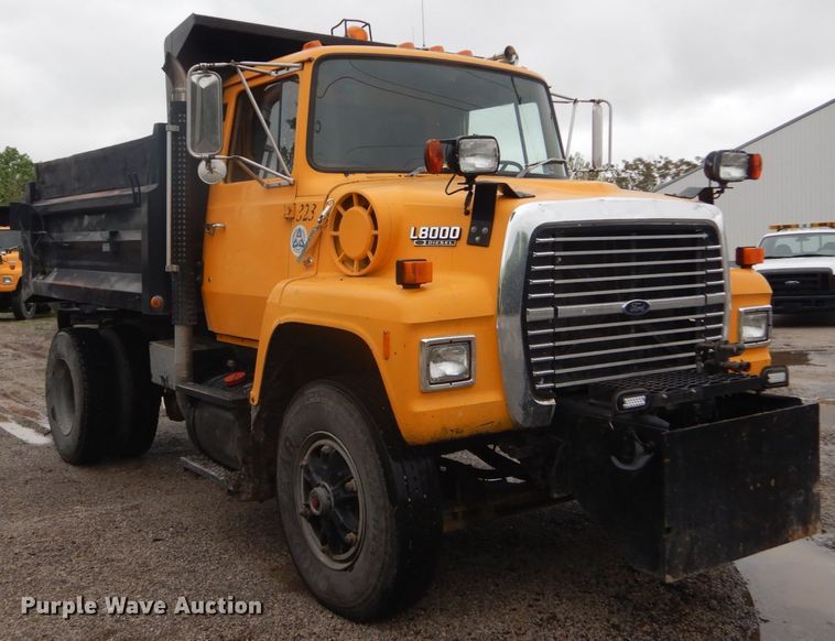 image for item IT9019 1990 Ford L8000  dump truck