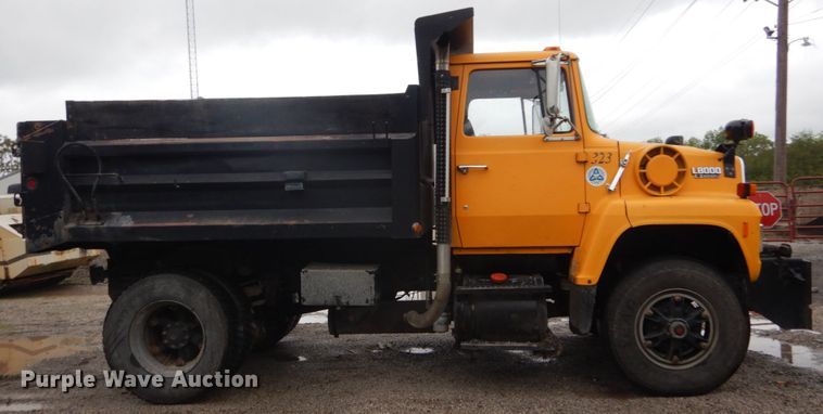 image for item IT9019 1990 Ford L8000  dump truck