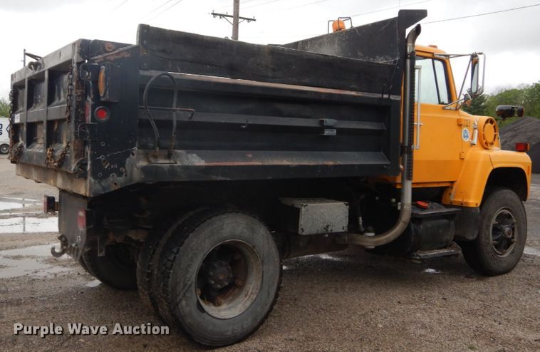image for item IT9019 1990 Ford L8000  dump truck