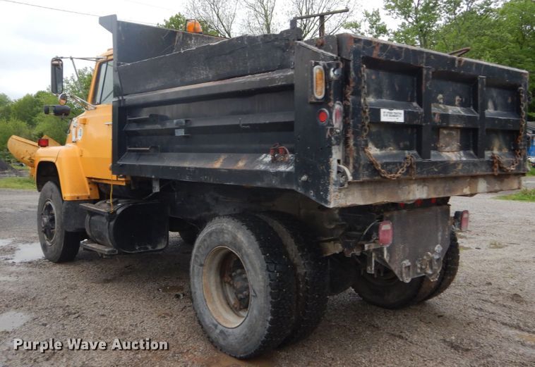 image for item IT9019 1990 Ford L8000  dump truck