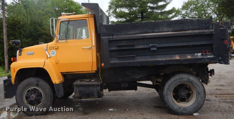 image for item IT9019 1990 Ford L8000  dump truck