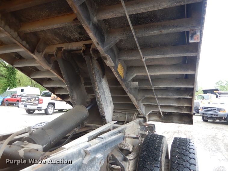 image for item IT9019 1990 Ford L8000  dump truck