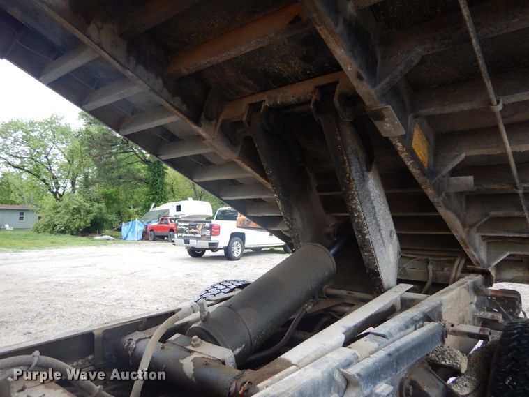 image for item IT9019 1990 Ford L8000  dump truck