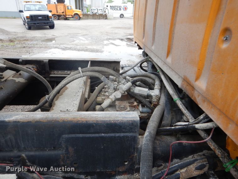 image for item IT9019 1990 Ford L8000  dump truck