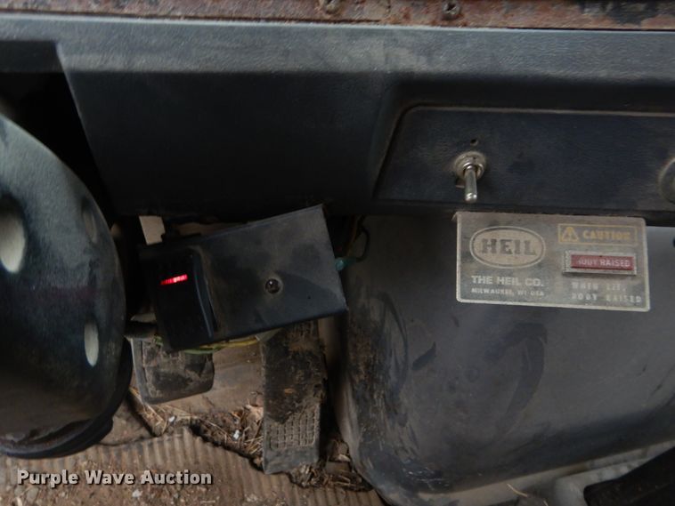 image for item IT9019 1990 Ford L8000  dump truck