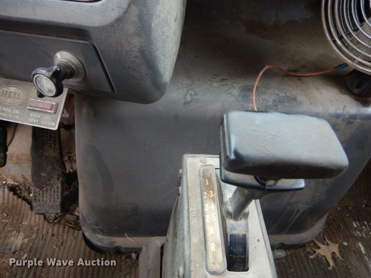 image for item IT9019 1990 Ford L8000  dump truck