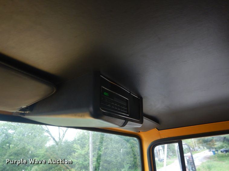 image for item IT9019 1990 Ford L8000  dump truck