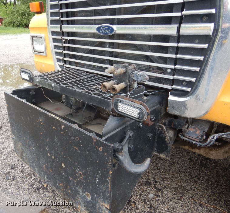image for item IT9019 1990 Ford L8000  dump truck