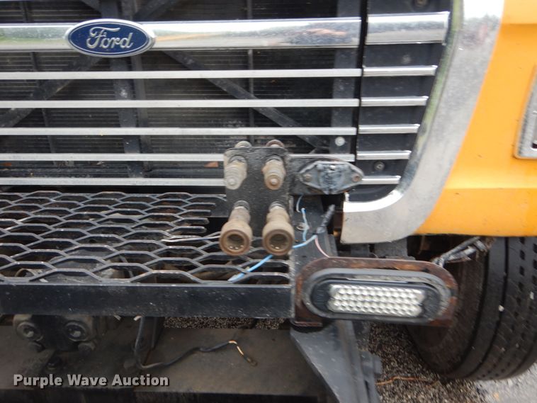 image for item IT9019 1990 Ford L8000  dump truck