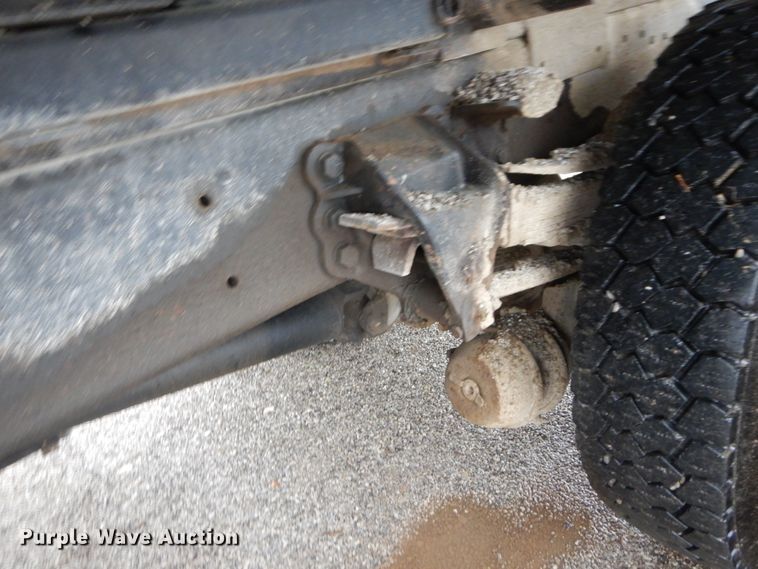 image for item IT9019 1990 Ford L8000  dump truck