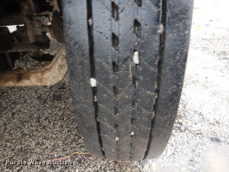 image for item IT9019 1990 Ford L8000  dump truck