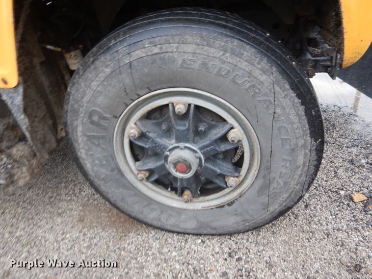 image for item IT9019 1990 Ford L8000  dump truck