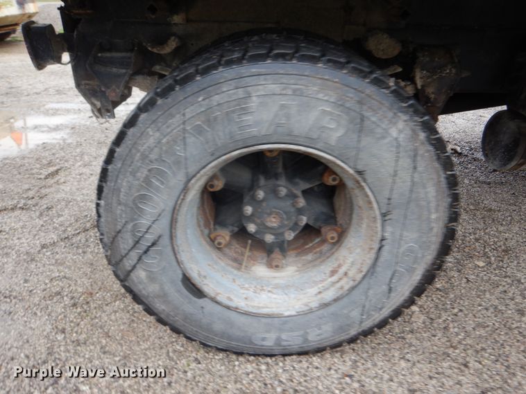 image for item IT9019 1990 Ford L8000  dump truck