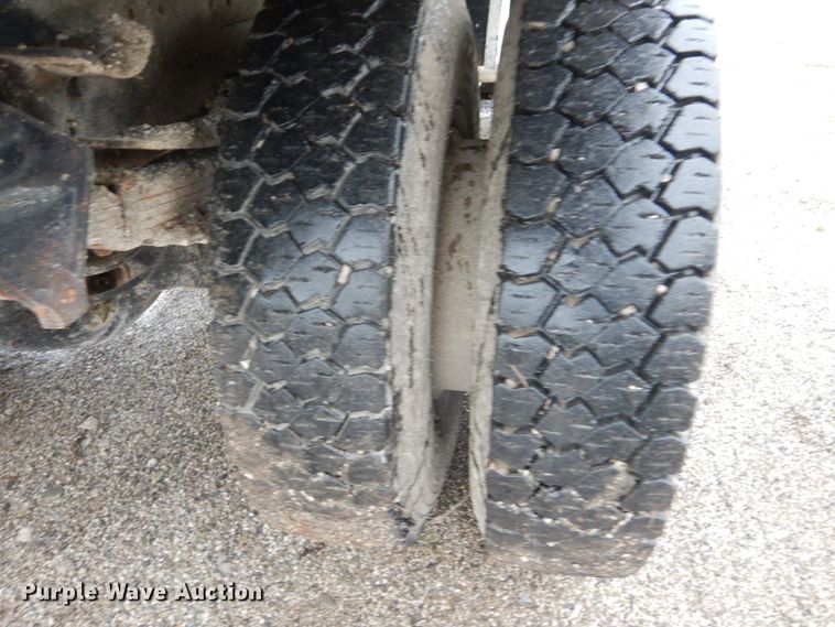 image for item IT9019 1990 Ford L8000  dump truck