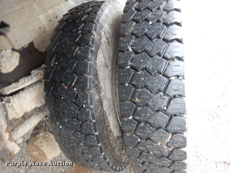 image for item IT9019 1990 Ford L8000  dump truck