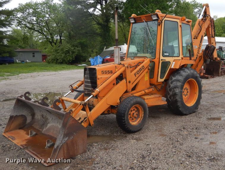 image for item IT9020 Ford DF8111  backhoe