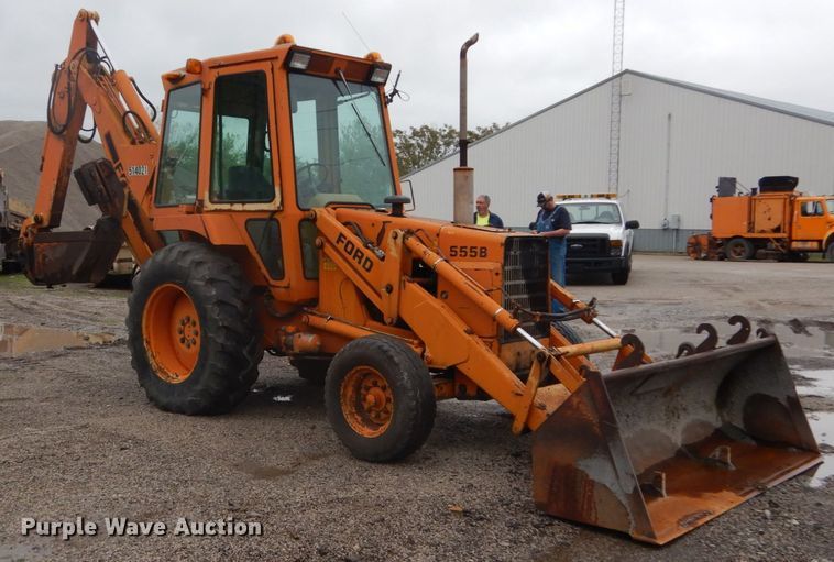 image for item IT9020 Ford DF8111  backhoe