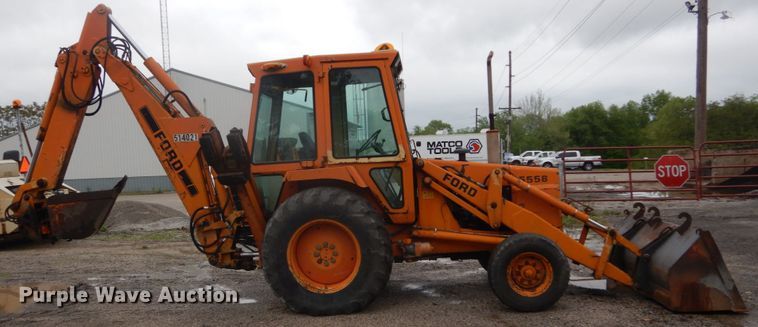 image for item IT9020 Ford DF8111  backhoe