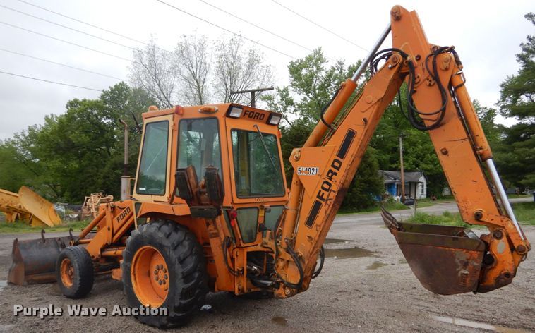 image for item IT9020 Ford DF8111  backhoe