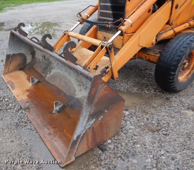 image for item IT9020 Ford DF8111  backhoe