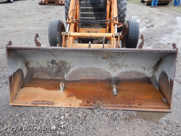 image for item IT9020 Ford DF8111  backhoe