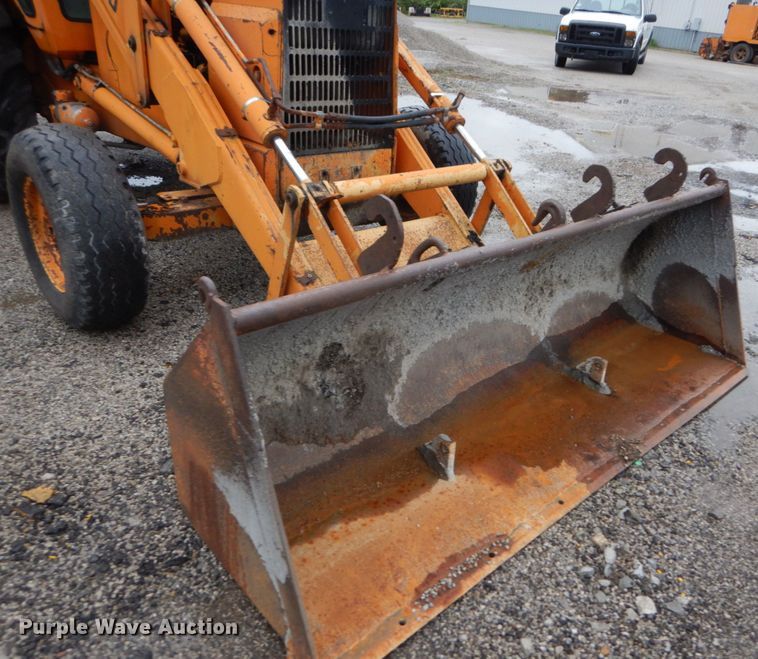 image for item IT9020 Ford DF8111  backhoe