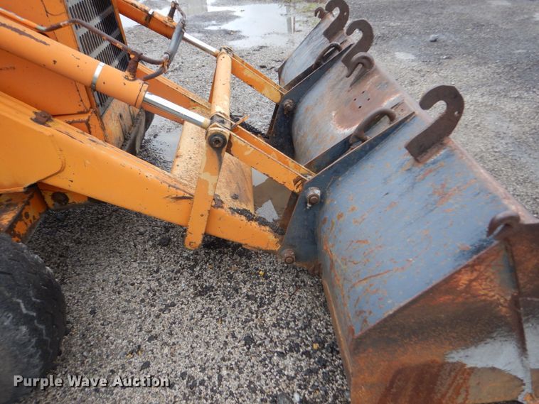 image for item IT9020 Ford DF8111  backhoe