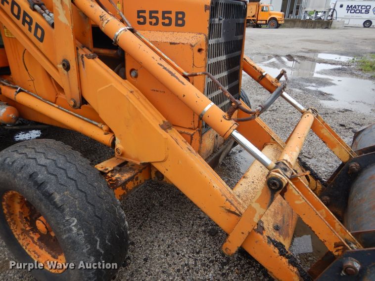 image for item IT9020 Ford DF8111  backhoe