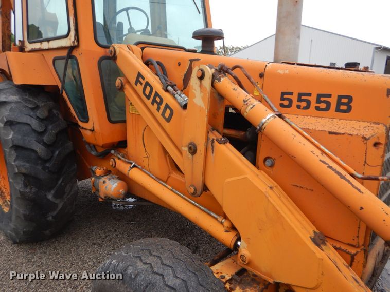 image for item IT9020 Ford DF8111  backhoe