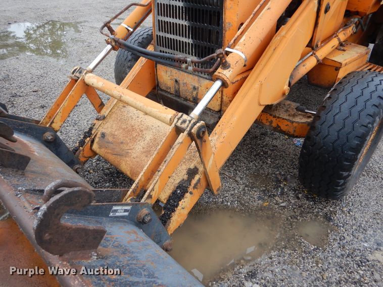 image for item IT9020 Ford DF8111  backhoe