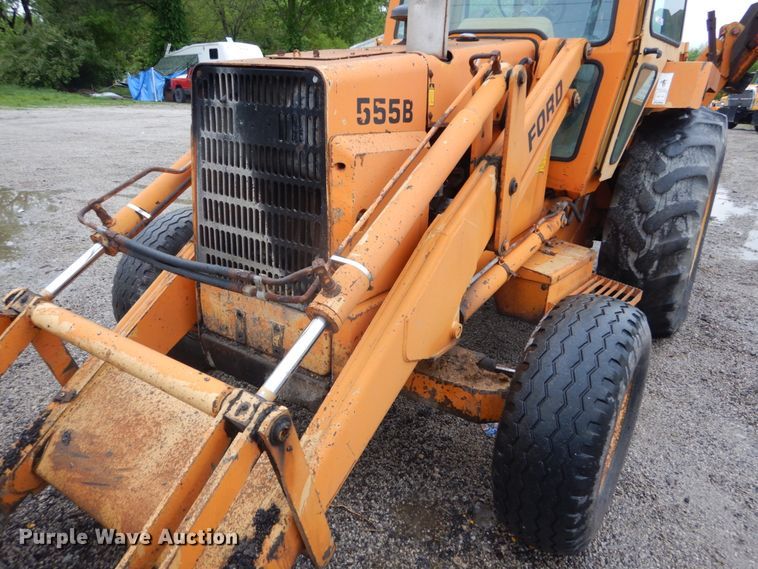 image for item IT9020 Ford DF8111  backhoe