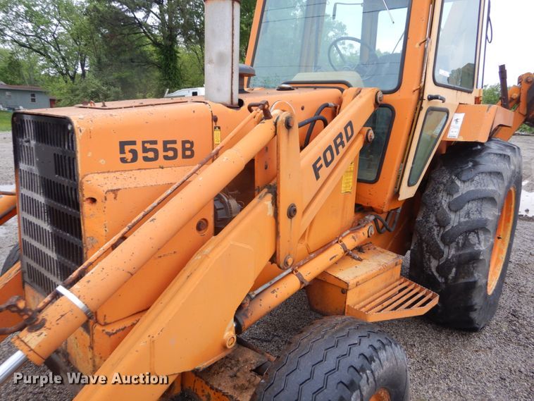 image for item IT9020 Ford DF8111  backhoe