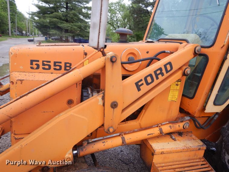 image for item IT9020 Ford DF8111  backhoe