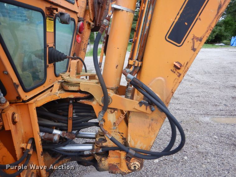 image for item IT9020 Ford DF8111  backhoe