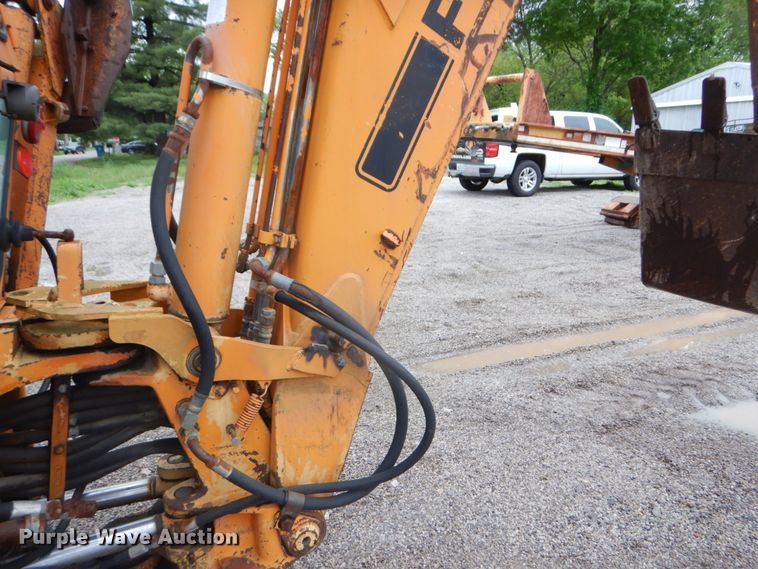 image for item IT9020 Ford DF8111  backhoe