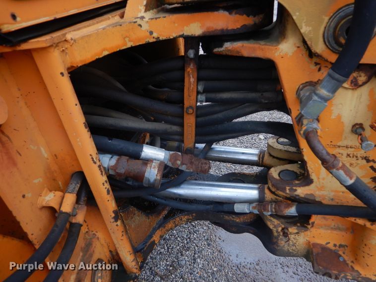 image for item IT9020 Ford DF8111  backhoe