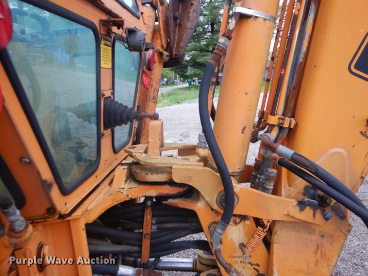 image for item IT9020 Ford DF8111  backhoe