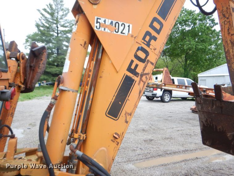 image for item IT9020 Ford DF8111  backhoe