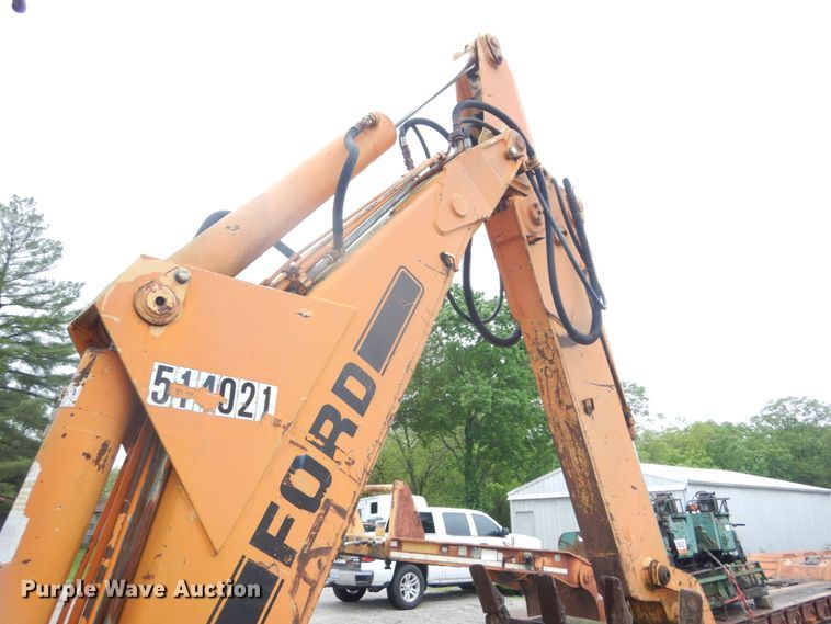 image for item IT9020 Ford DF8111  backhoe
