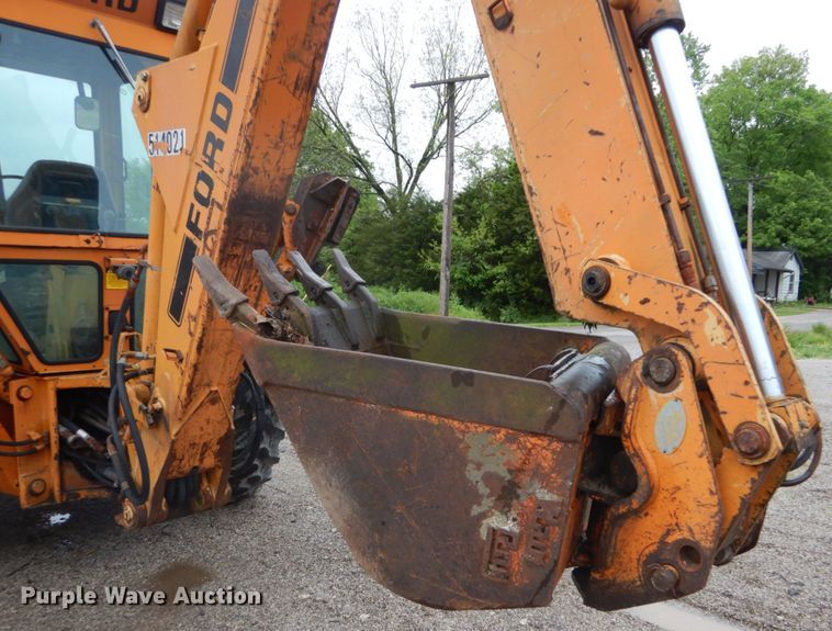image for item IT9020 Ford DF8111  backhoe