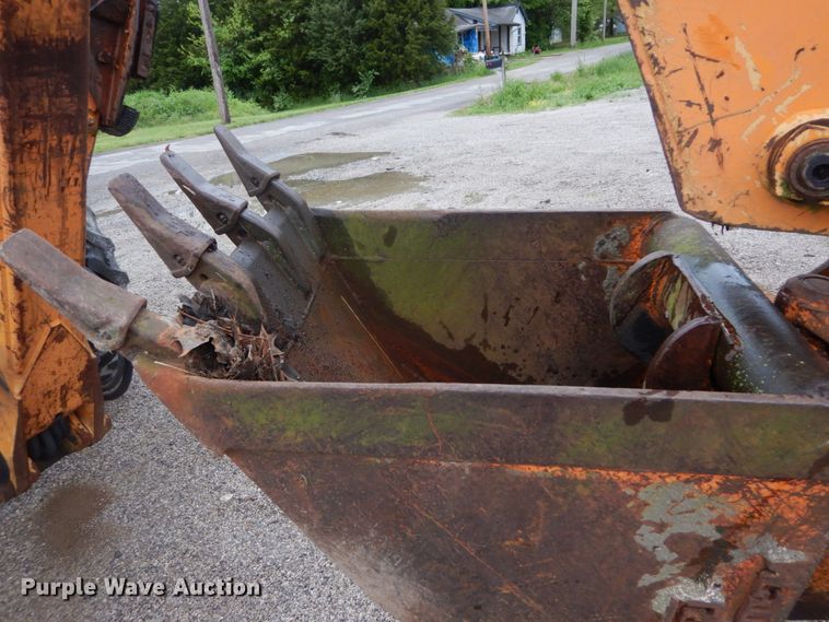 image for item IT9020 Ford DF8111  backhoe