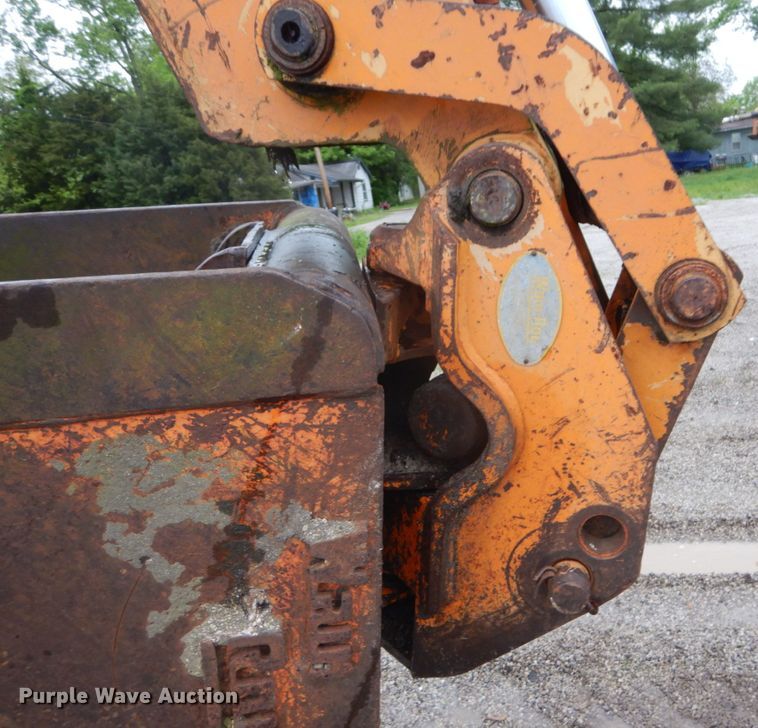 image for item IT9020 Ford DF8111  backhoe