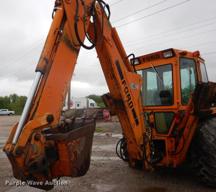 image for item IT9020 Ford DF8111  backhoe