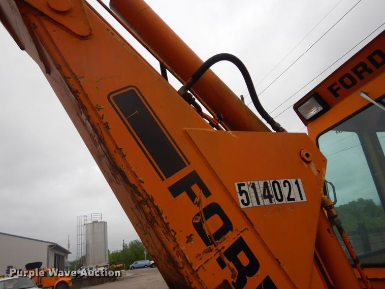 image for item IT9020 Ford DF8111  backhoe